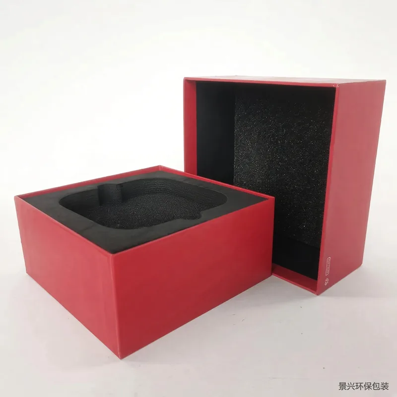 Lidded gift box with foam pad