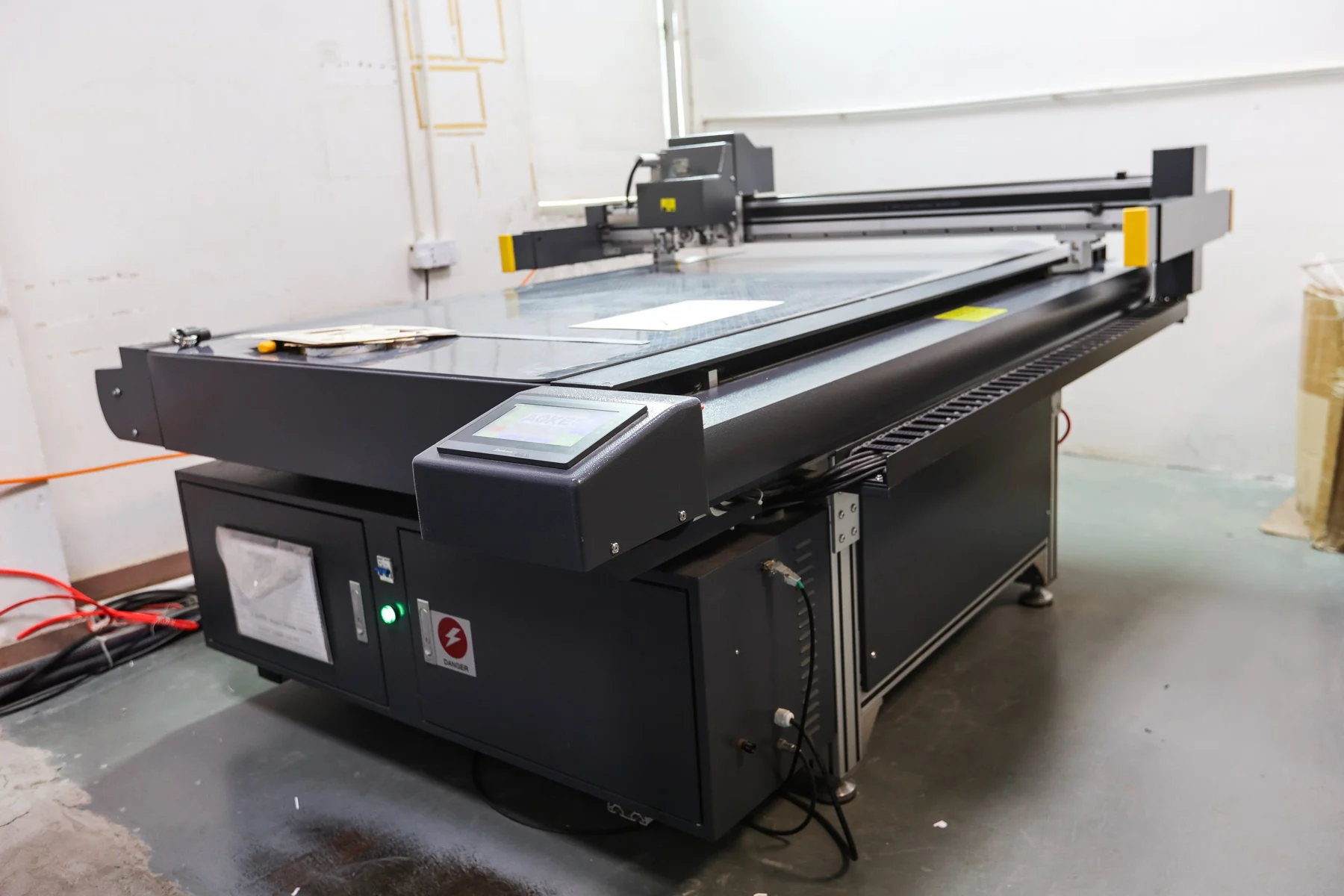 Structural sample cutter