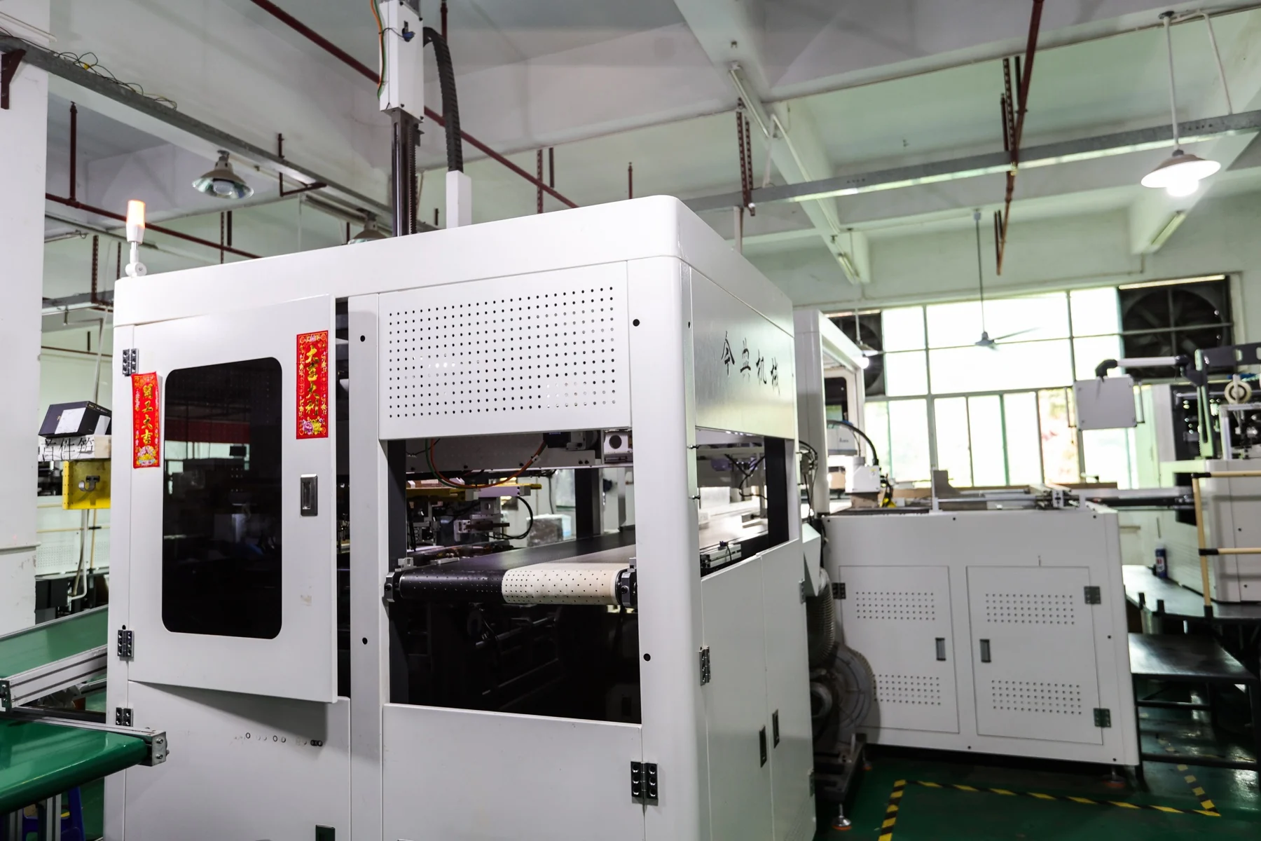 Rigid box forming line